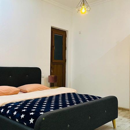 Sweet Apartment In Koutaïssi Extérieur photo